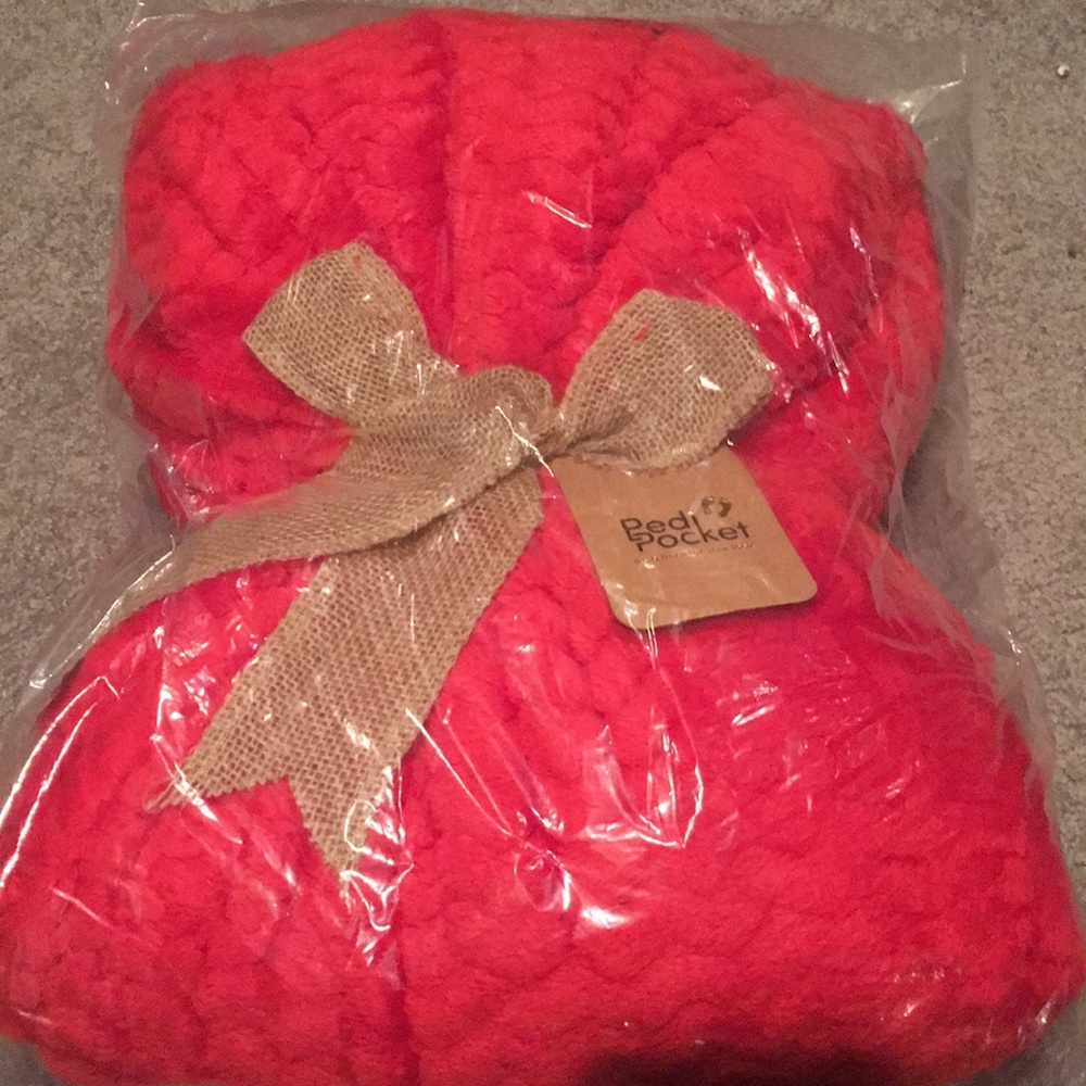 Pedi Pocket Blanket -red